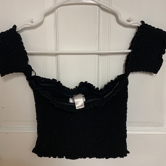 Size small. Crop top. Garage brand - Picture 2 of 2